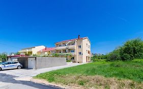 Apartments And Room Sime M